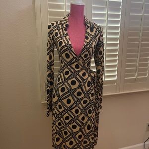 Diane Von Furstenberg Vintage Jeanne Black/Tan Printed Silk Wrap Dress Size 2